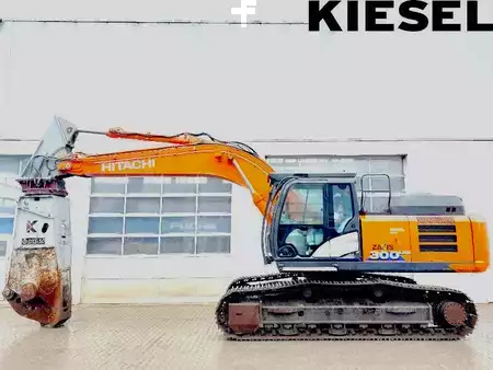 Bæltegraver 2019 Hitachi ZX300LCN-6 +Demarec DXS-50 (1)