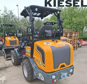 Mini-carregadeira 2023 Giant G2700E X-Tra (1)