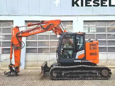 Escavatori cingolati 2022 Hitachi ZX135US-7 (1)
