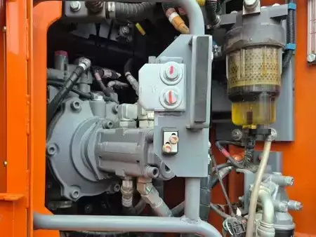 Escavatori cingolati 2022 Hitachi ZX135US-7 (9)