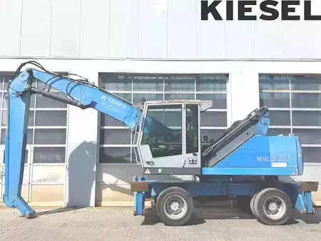 Materiaalinkäsittelykoneet  2011 Fuchs MHL320 D (1)