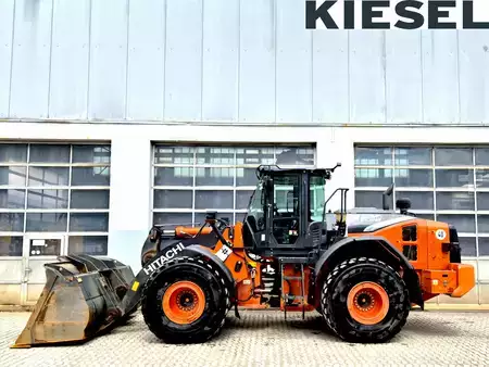 Hjullæsser 2022 Hitachi ZW220-7 (1)
