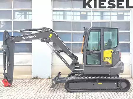 Minibagry 2023 Volvo ECR58F (1)