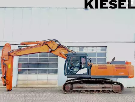 Escavatori cingolati 2014 Hitachi KTEG KMC350-5 (1)