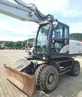 Kerekes kotrógép 2014 Hitachi ZX220W-5 (2)