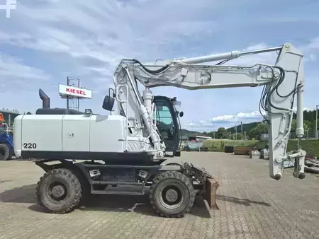 Kerekes kotrógép 2014 Hitachi ZX220W-5 (5)