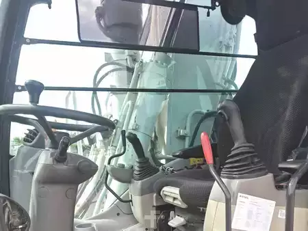 Kerekes kotrógép 2014 Hitachi ZX220W-5 (9)