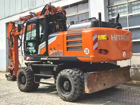 Kerekes kotrógép 2023 Hitachi ZX220W-7 (3)