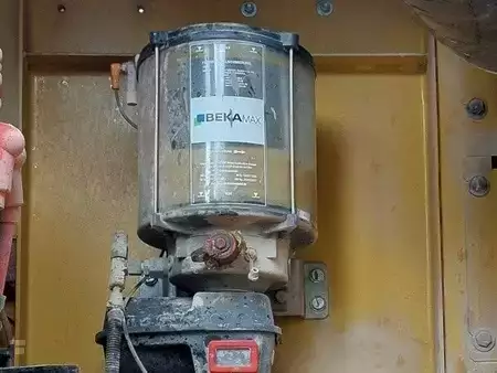 Escavatori cingolati 2016 Caterpillar 352F (10)