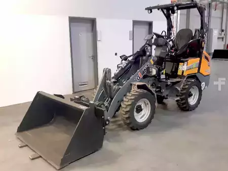 Kompaktlader 2023 Giant G2200E X-Tra Elektro (2)