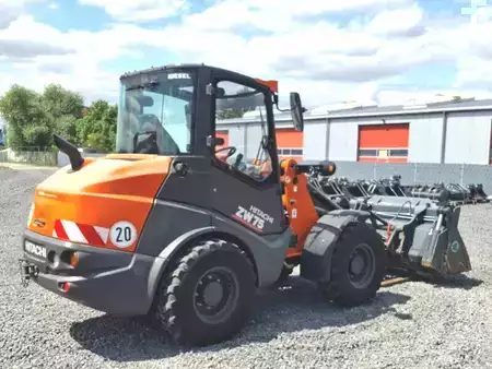 Kompaktlader 2023 Hitachi ZW75-6 (2)
