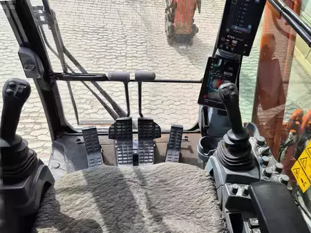 Escavadora de rastos 2022 Hitachi ZX250LCN-7 (15)
