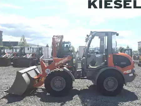 Kolové nakladače 2025 Atlas AR400 (1)