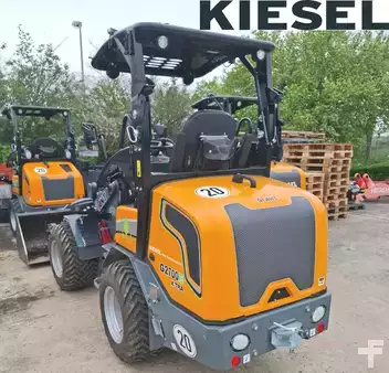 Compact Loaders 2023 Giant G2700E X-Tra (1)