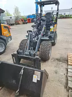 Compact Loaders 2023 Giant G2700E X-Tra (2)