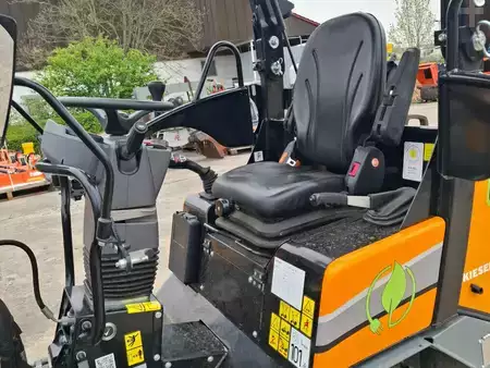 Compact Loaders 2023 Giant G2700E X-Tra (5)