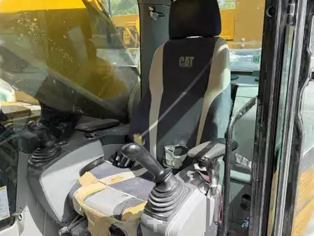 Hydraulic Excavators 2017 Caterpillar 374FL (9)