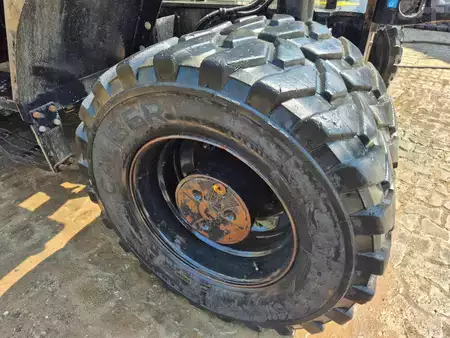 Escavadora de rodas 2023 Hitachi ZX175W-7 (15)