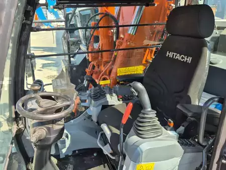 Escavadora de rodas 2023 Hitachi ZX175W-7 (16)