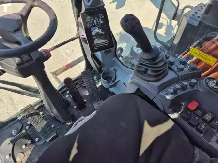 Escavadora de rodas 2023 Hitachi ZX175W-7 (18)