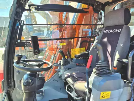 Escavatori gommati 2023 Hitachi ZX220W-7 (15)