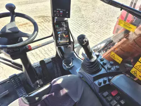 Escavatori gommati 2023 Hitachi ZX220W-7 (17)