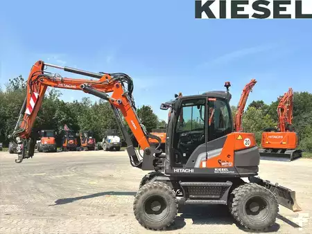 Escavatori gommati 2024 Hitachi ZX95W-7 (1)
