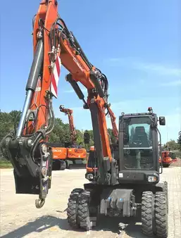 Escavatori gommati 2024 Hitachi ZX95W-7 (2)
