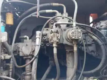 Pelles sur chenilles 2007 Hitachi ZX520LCD-3 (8)