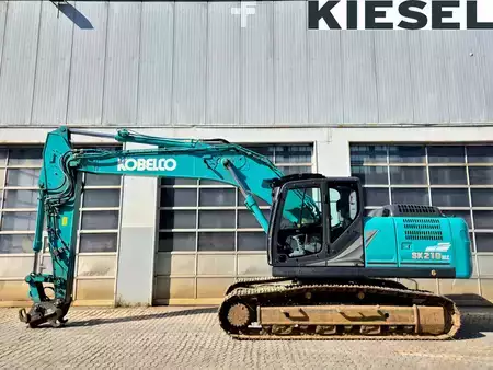 Korečková rýpadla 2021 Kobelco SK210NLC-11 (1)