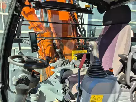 Escavatori gommati 2023 Hitachi ZX155W-7 (16)