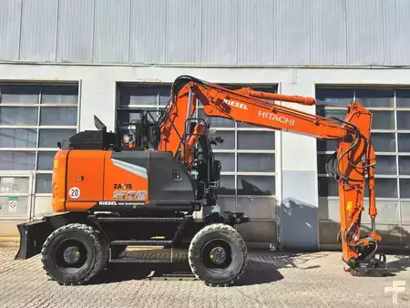 Escavatori gommati 2023 Hitachi ZX155W-7 (5)
