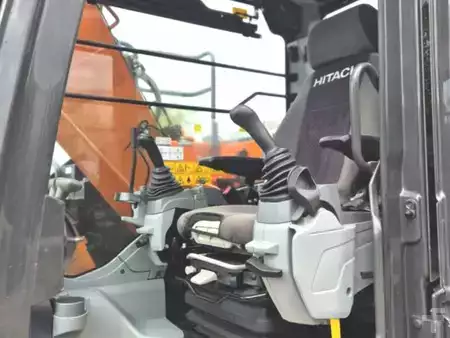 Bæltegraver 2023 Hitachi ZX135US-7 (10)