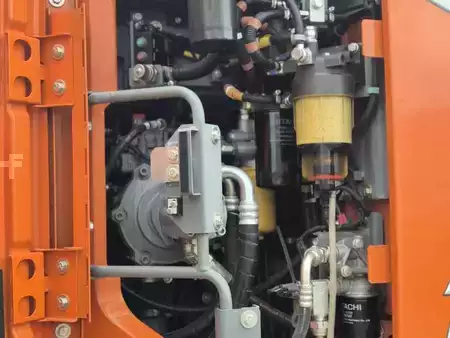Bæltegraver 2023 Hitachi ZX135US-7 (8)