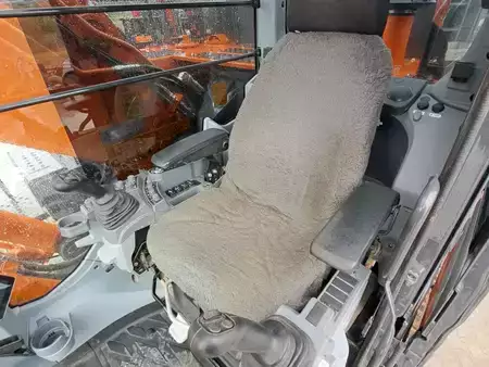 Bæltegraver 2023 Hitachi ZX300LCN-7 (13)