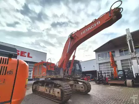 Escavadora de rastos 2022 Hitachi ZX690LCH-7 (4)