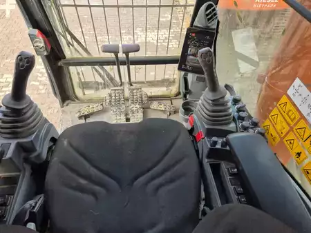 Escavadora de rastos 2022 Hitachi ZX690LCH-7 (7)