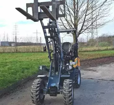 Valet de ferme  2023 Giant G2200E X-TRA (2)