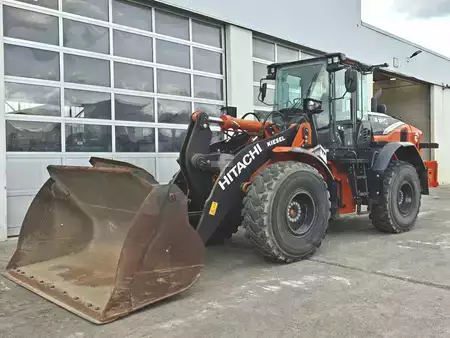 Pyöräkuormaajat 2023 Hitachi ZW180-7 (2)