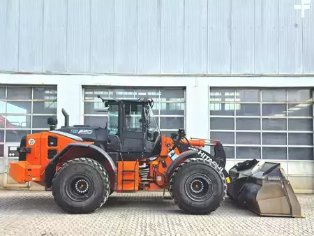 Pyöräkuormaajat 2024 Hitachi ZW220-7 (5)