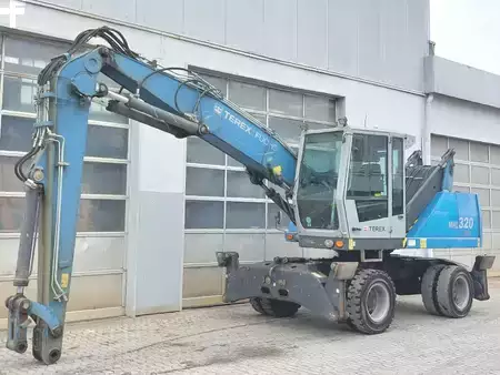 Pelle de manutention 2016 Fuchs MHL320 D (2)