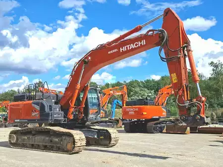 Beltegraver 2023 Hitachi ZX300LCN-7 (4)