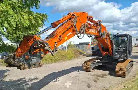 Beltegraver 2023 Hitachi ZX250LCN-7 (3)