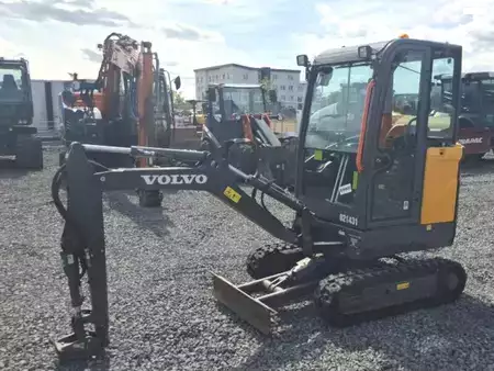 Міні-екскаватори 2023 Volvo EC18E (2)