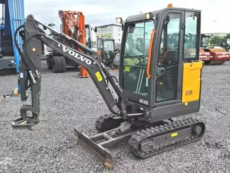 Міні-екскаватори 2023 Volvo EC18E (2)