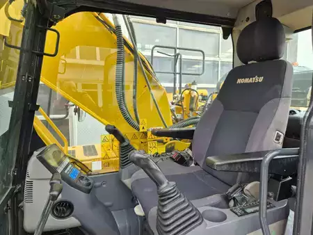 Korečková rýpadla 2020 Komatsu PC240NLC-11 (15)