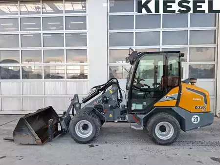 Kolové nakladače 2023 Giant G3500 X-Tra (1)