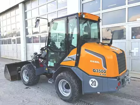 Kolové nakladače 2023 Giant G3500 X-Tra (3)