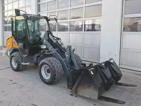 Kolové nakladače 2023 Giant G3500 X-Tra (4)