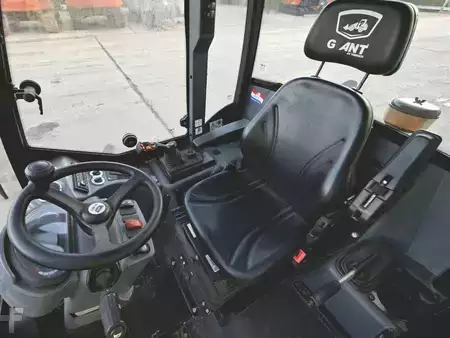 Kolové nakladače 2023 Giant G3500 X-Tra (9)